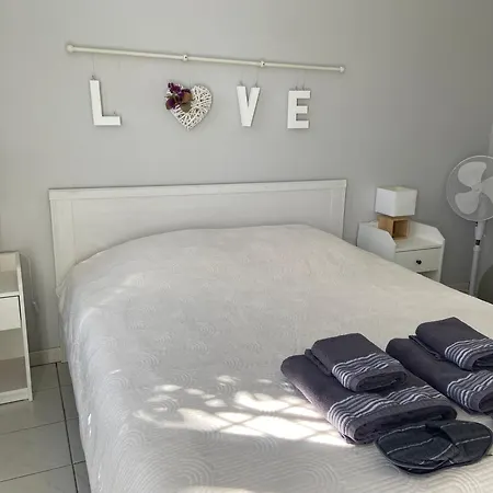 בית הארחה Sweet - 55m2 Appartment, Garden, Swimming Pool, Parking *