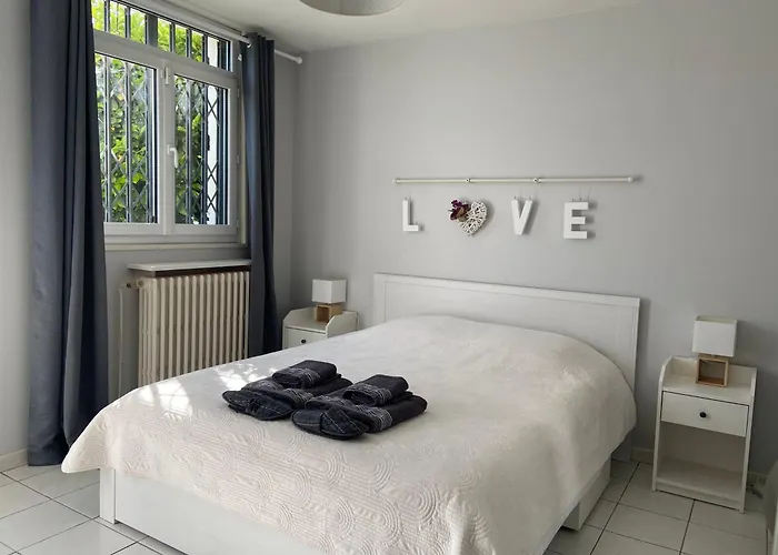 Sweet - 55m2 Appartment, Garden, Swimming Pool, Parking