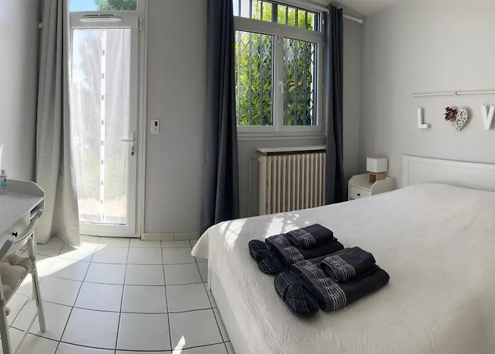 Sweet - 55m2 Appartment, Garden, Swimming Pool, Parking Gasthuis 4*