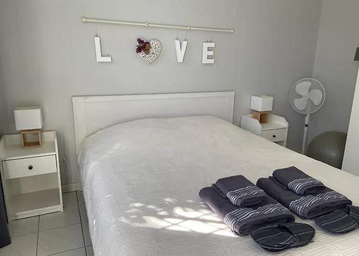 Guest house Sweet - 55m2 Appartment, Garden, Swimming Pool, Parking 4*